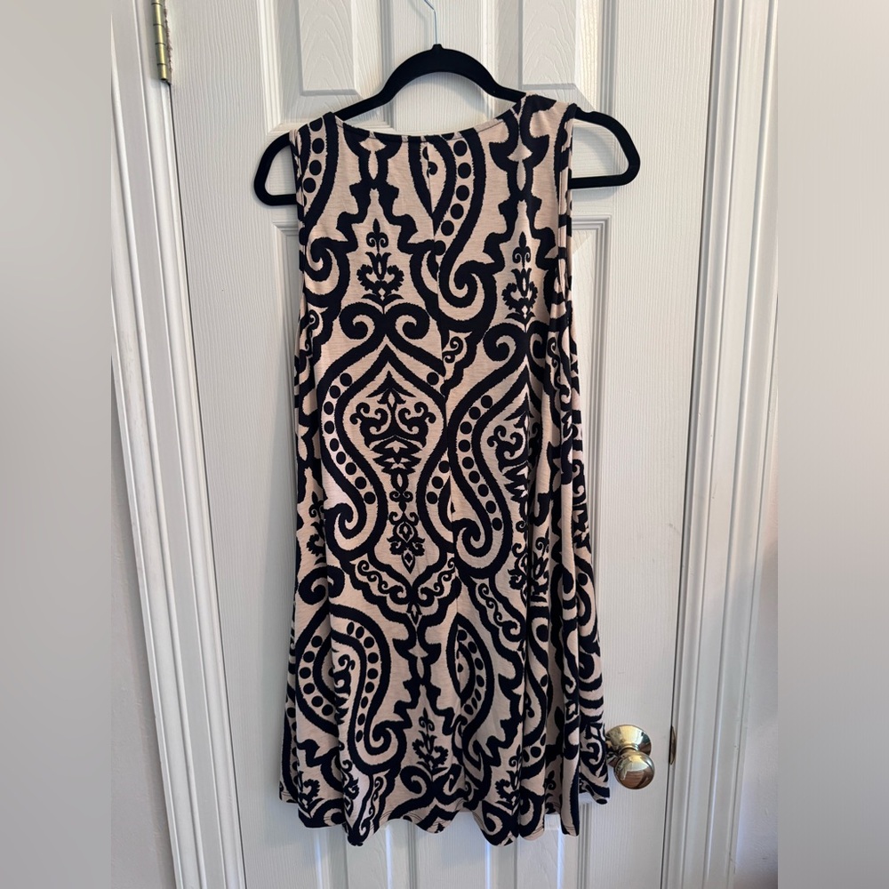Dress with pockets - Picture 2 of 3